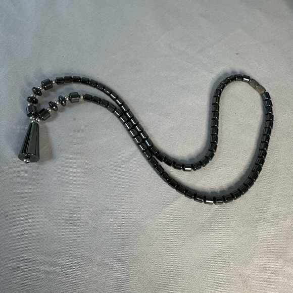 Minimalist barrel bead hematite necklace - Picture 5 of 5